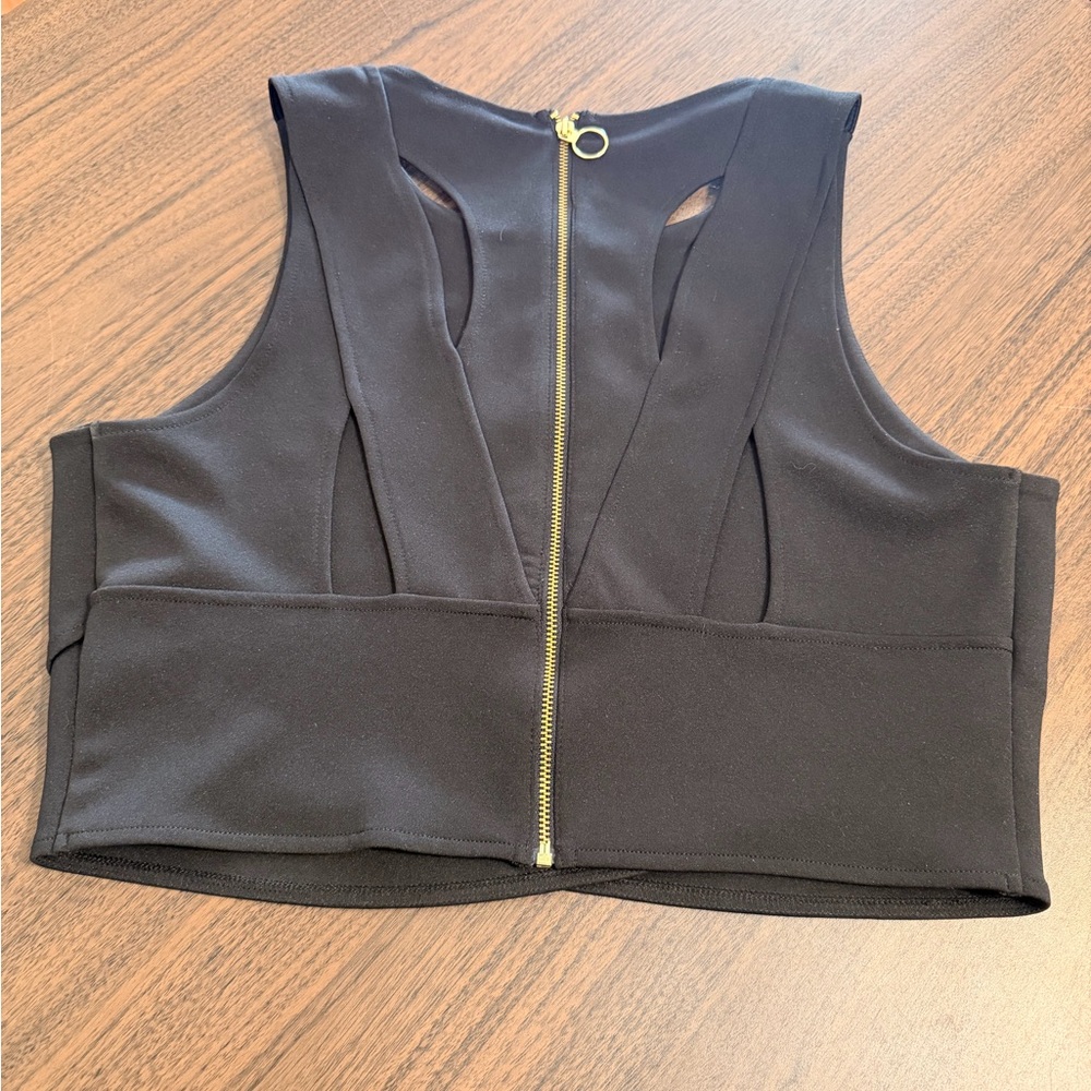Express Black Sleeveless Crop Top - Picture 2 of 4